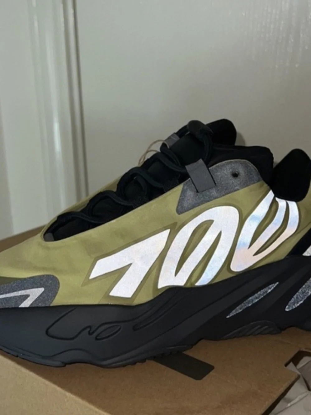 Adidas Yeezy Boost 700 Men's Sneakers in Pistachio Green and Black . Size 10